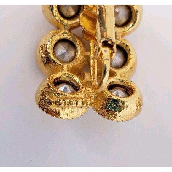 Vintage Signed Stanley Rhinestone AB Gold Tone Curved Clip On Earrings 1" - Picture 5 of 6